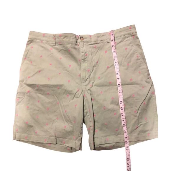 Tackle & Tides light green cotton twill shorts with pink palm trees and flamingo - Picture 1 of 8